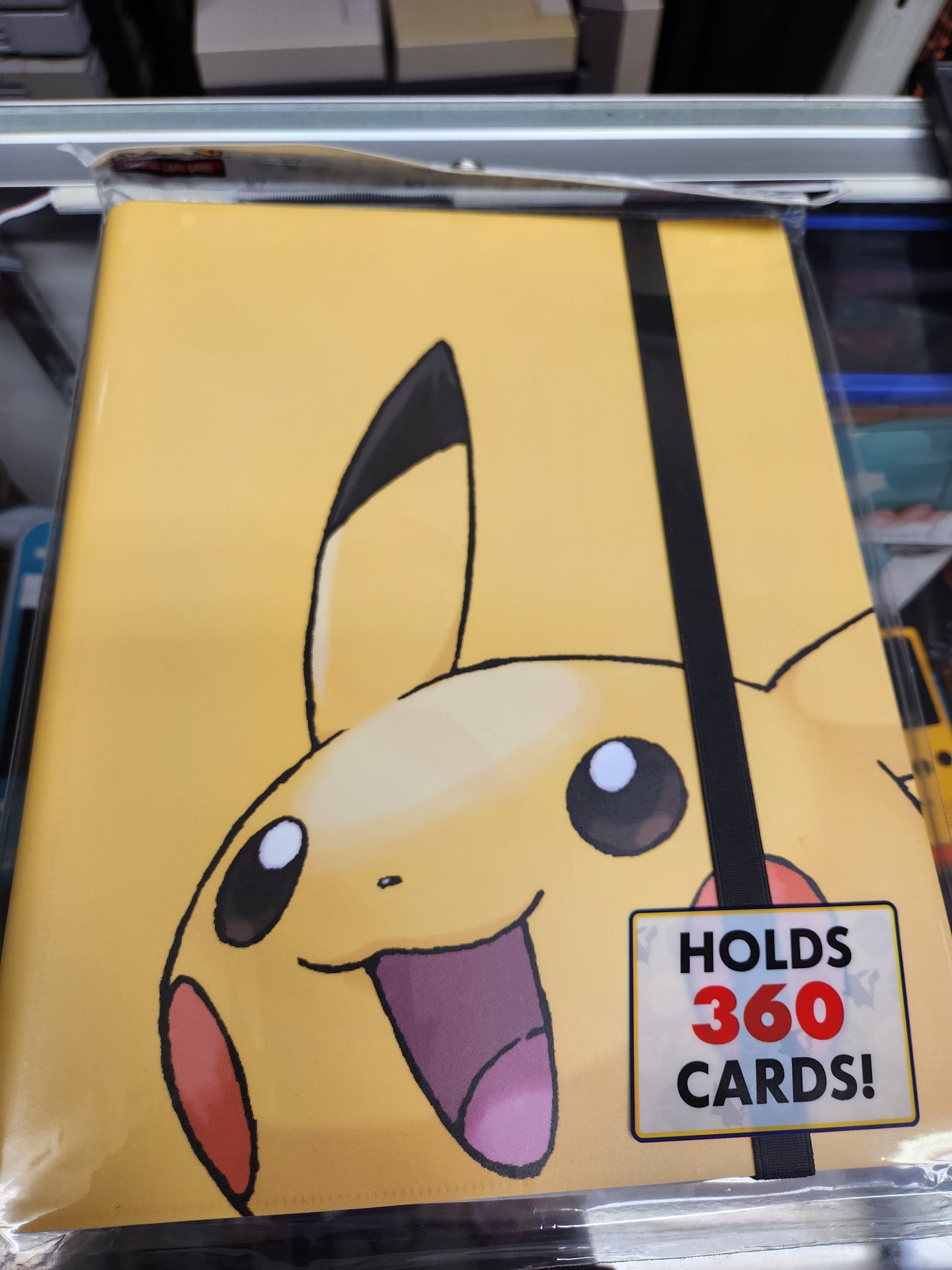 Pikachu pro binder 360 cards